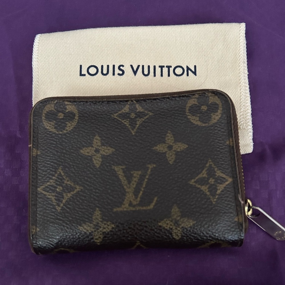 Authentic Louis Vuitton Zippy Monogram Wallet